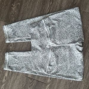 Like new P'tula Pixel legging XL